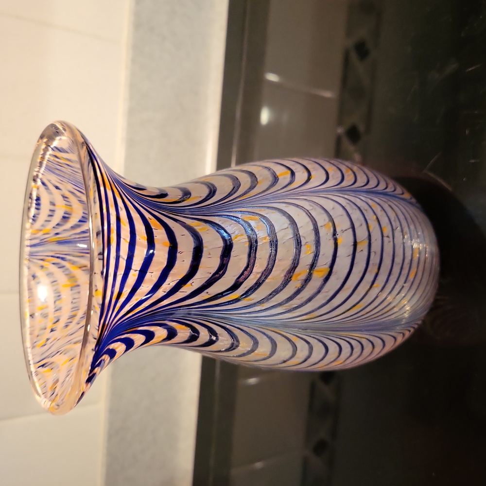 Hand Blown Feather Pull Art Glass Vase 7.25" - Picture 3 of 10